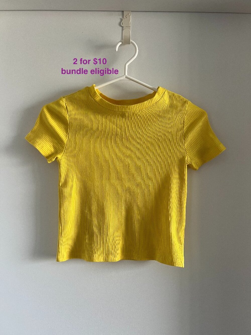 H&M DIVIDED Ribbed Fitted Short-Sleeve Tee in Yellow
